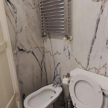 Pansiyon Bedrooms In A Shared House In Bairro Alto Praca Camoes *