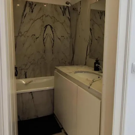 Bedrooms In A Shared House In Bairro Alto Praca Camoes Pansiyon Lisboa