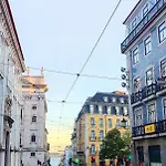 Private Bedrooms In A Shared House Without An Elevator In Bairro Alto
