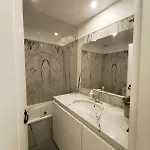 Private Bedrooms In A Shared House Without An Elevator In Bairro Alto Lissabon