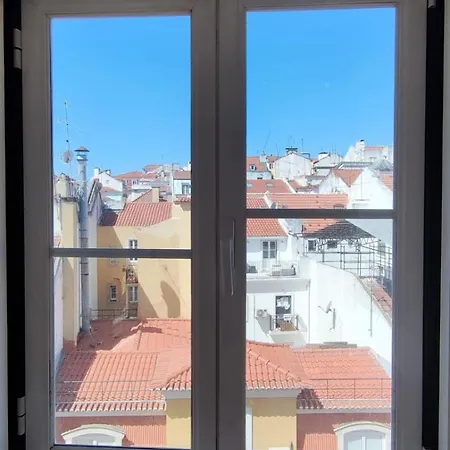 Private Bedrooms In A Shared House Without An Elevator In Bairro Alto Kwatera prywatna *