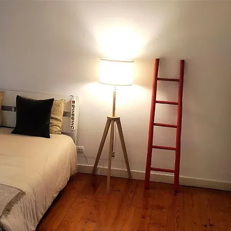 Private Bedrooms In A Shared House Without An Elevator In Bairro Alto 홈스테이 리스본