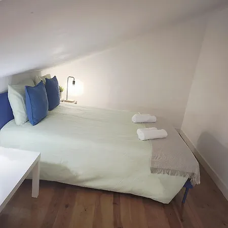 Private Bedrooms In A Shared House, No Elevator, In Bairro Alto Pansiyon