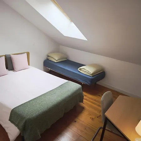 Pansiyon Private Bedrooms In A Shared House, No Elevator, In Bairro Alto *