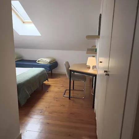 Private Bedrooms In A Shared House, No Elevator, In Bairro Alto Lissabon