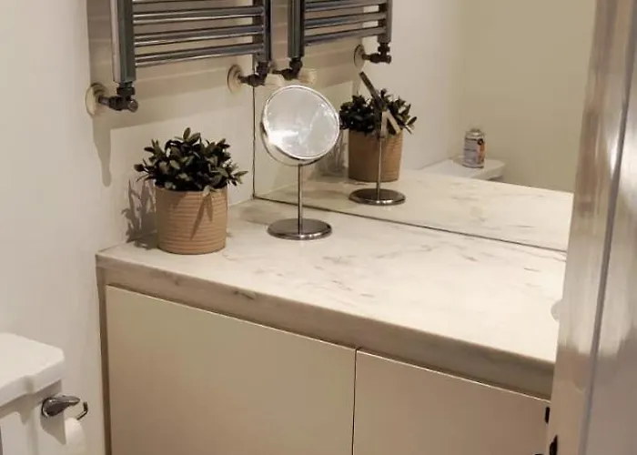 Private Bedrooms In A Shared House Without An Elevator In Bairro Alto * Lisboa