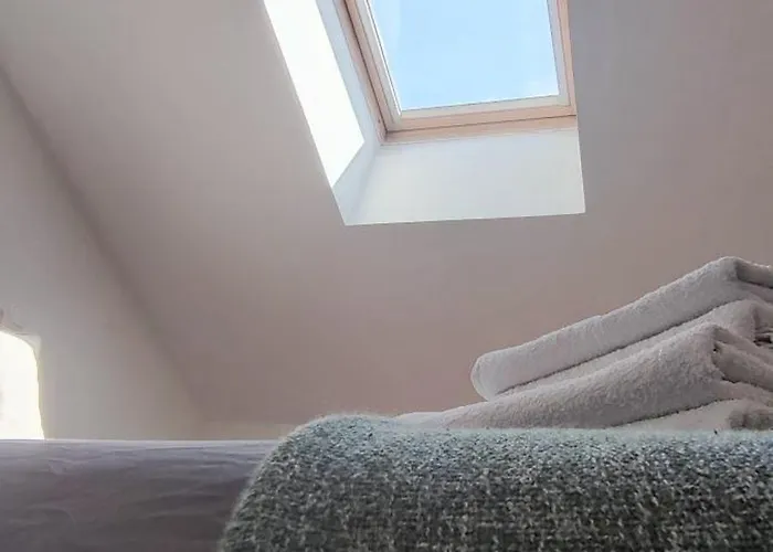 Quarto em Acomodações Particulares Private Bedrooms In A Shared House Without An Elevator In Bairro Alto Lisboa