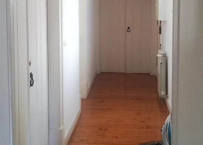 Private Bedrooms In A Shared House Without An Elevator In Bairro Alto