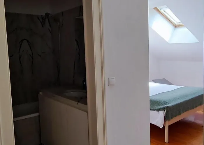 Private Bedrooms In A Shared House Without An Elevator In Bairro Alto * Lisboa