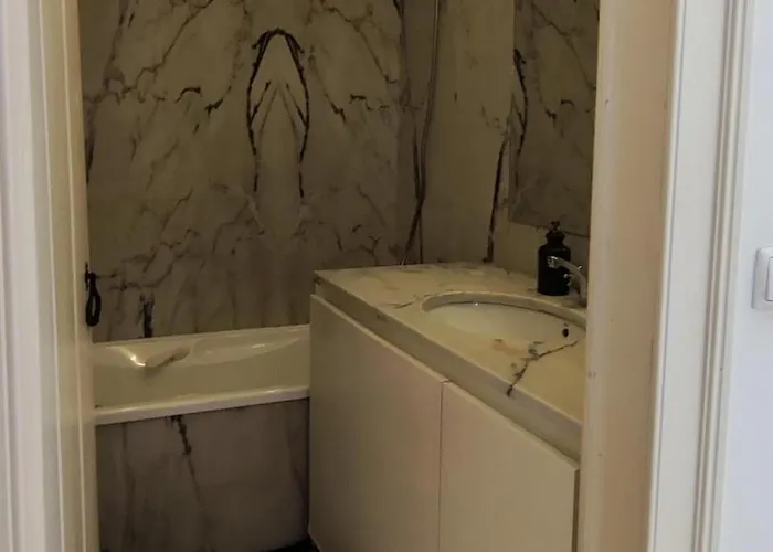 Private Bedrooms In A Shared House Without An Elevator In Bairro Alto Quarto em Acomodações Particulares Lisboa