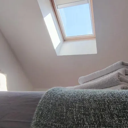 منزل للإقامة Bedrooms In A Shared House In Bairro Alto Praca Camoes Lisboa