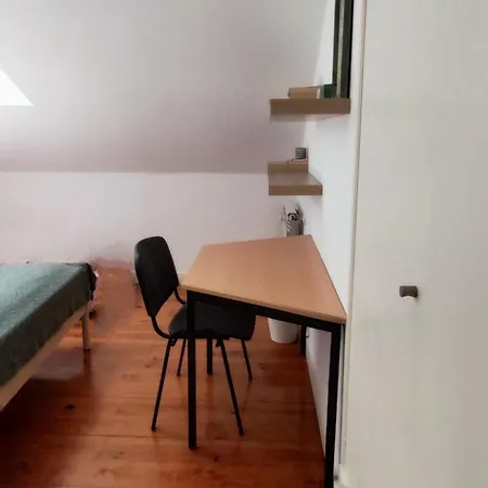 Homestay Quartos No Bairro Alto De Em Acomodacao Partilhada