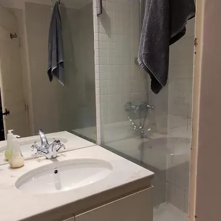 Private Bedrooms In A Shared House In Bairro Alto * Lisbona