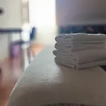 Private Bedrooms In A Shared House Without An Elevator In Bairro Alto *