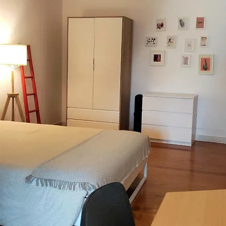 Privat bolig Bedrooms In A Shared House In Bairro Alto Praca Camoes Lisboa